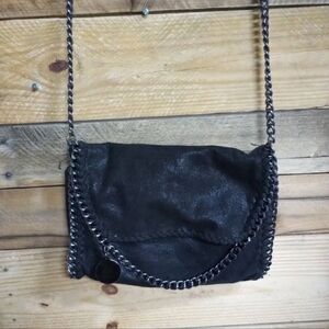 Elegant Black Crossbody Bag with Chain Detail